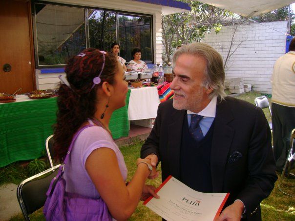 Embajador de Italia Entrega el Primer certificado PLIDA a nuestra alumna Itzel